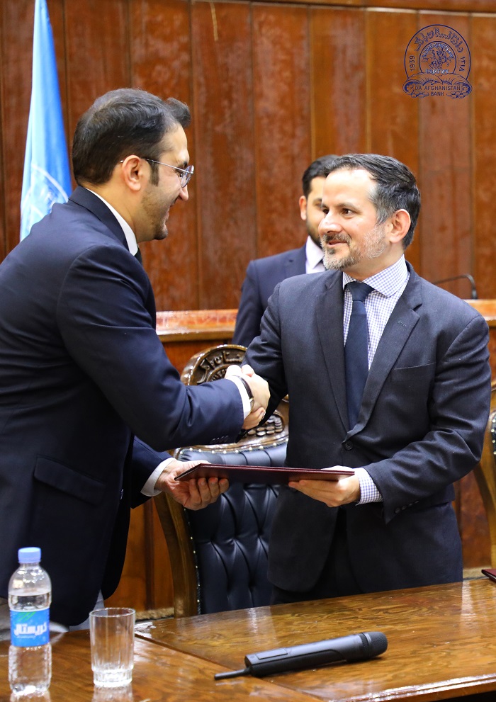 د افغانستان بانک، افغان پُست او د افغانستان د بانکونو ټولنې ترمنځ له نمایندګۍ پرته د بانکي خدمتونو د وړاندې کولو په موخه د درې اړخیزه هوکړه لیک لاسلیکول
