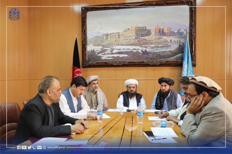 له سوداګرو او صنعتکارانو سره غونډه