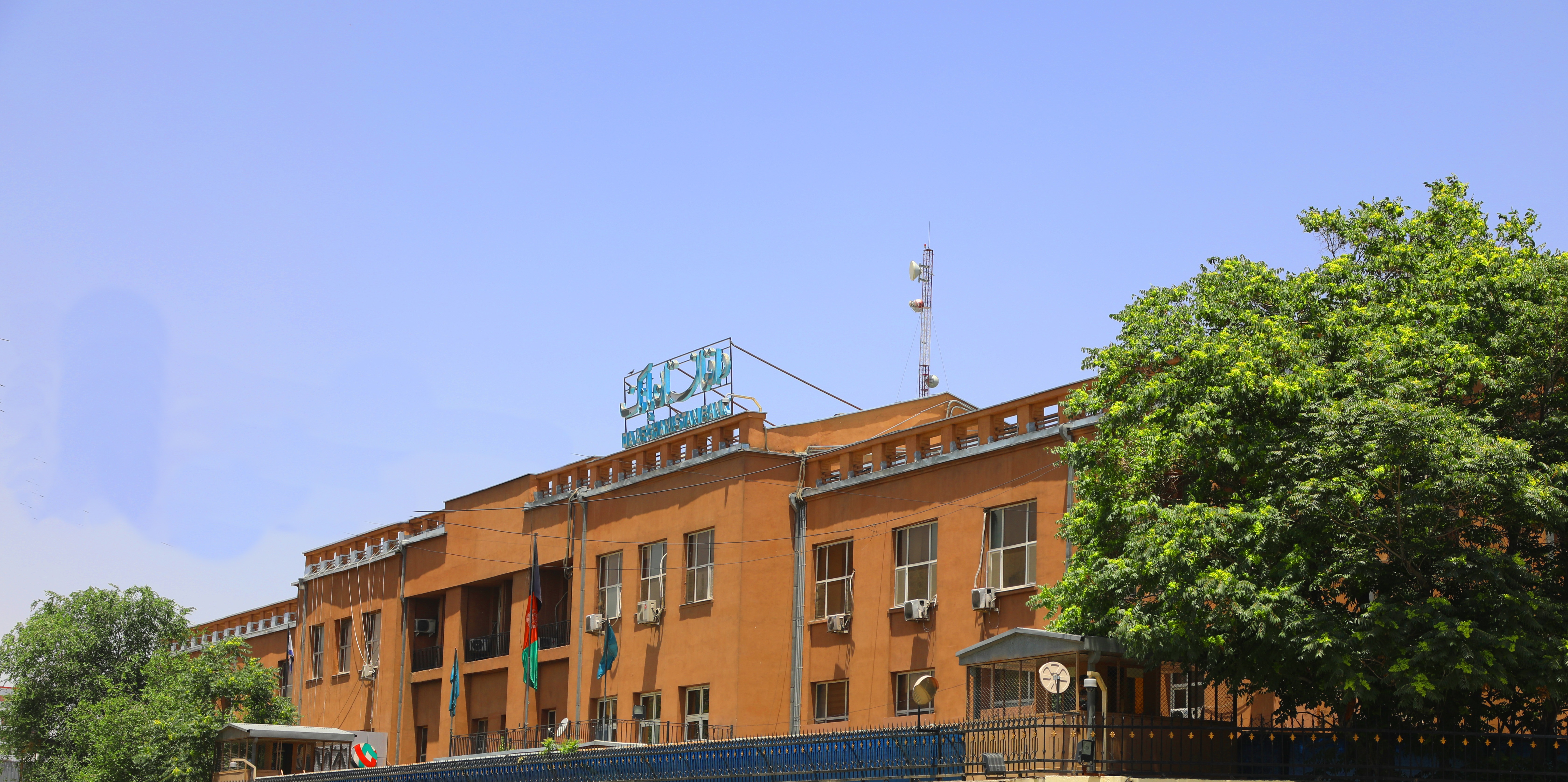 د افغانستان بانک 13 میلیون دالر امریکایی را لیلام میکند