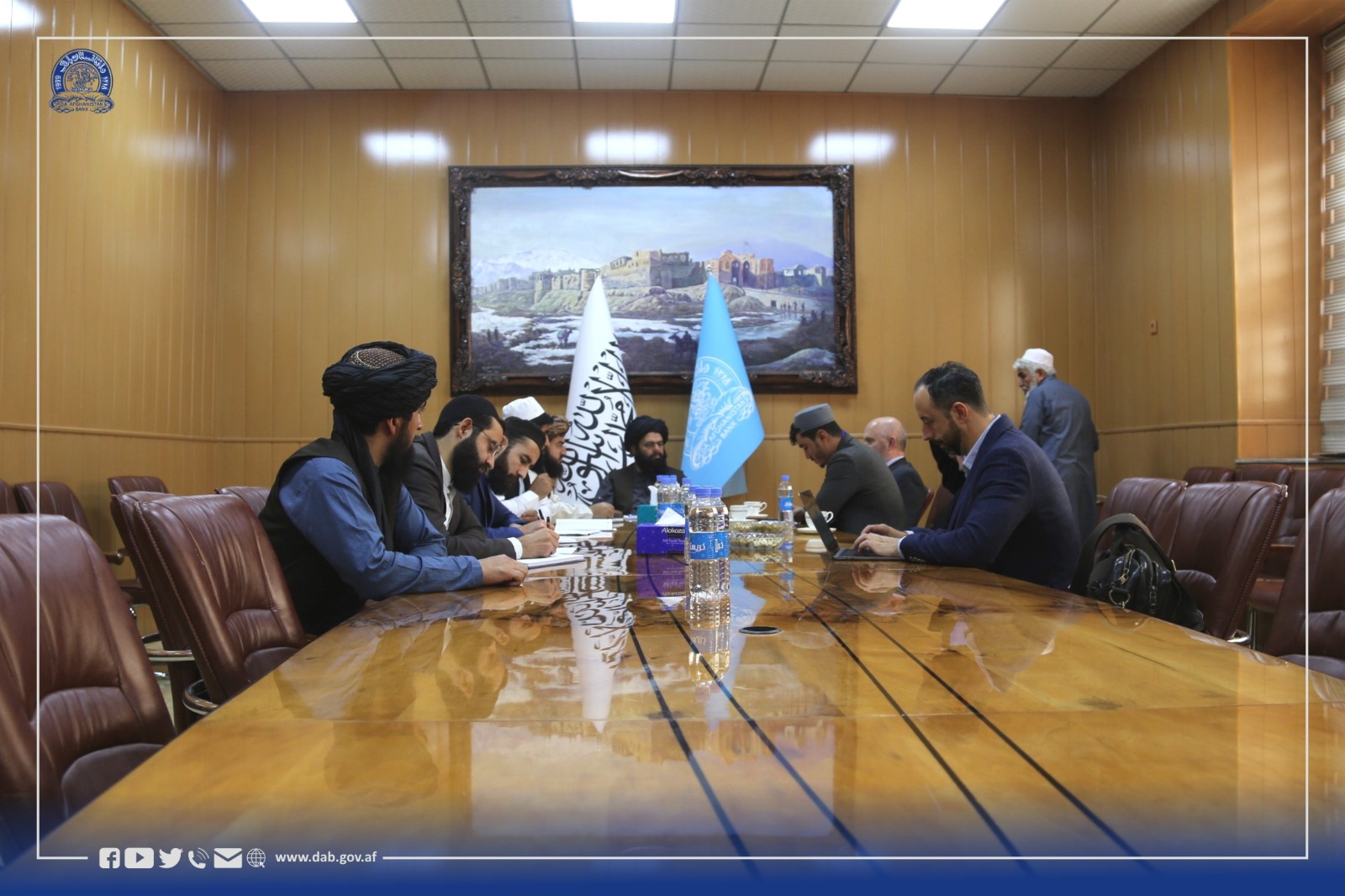د افغانستان بانک سرپرست د ملګرو ملتونو له ځانګړي همغږي ‌کوونکي سره ولیدل