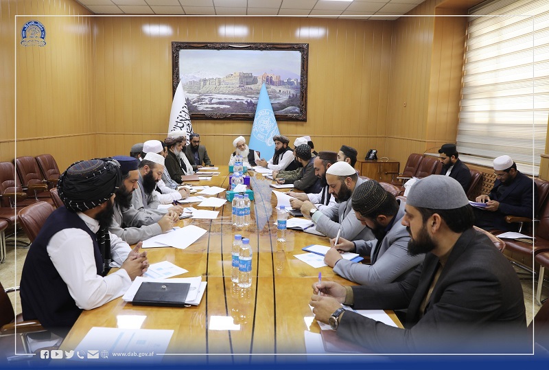 ۱۱ جمادی الاول ۱۴۴۵ - جلسه اداری د افغانستان بانک به رهبری محترم حاجی ملا محمد آخوند معاون دوم د افغانستان بانک تدویر گردید. در این جلسه در مورد وظایف و مسئولیت های آمریت ها، هماهنگی بیشتر بین ادارات، بهبود امور، پیشرفت ها، اقدامات و فعالیت ها بحث شد. در جلسه ذکر شده محترم حاجی ملا محمد آخوند  معاون دوم د افغانستان بانک بر هماهنگی بیشتر امور تاکید نموده و از آمرین ذیربط د افغانستان بانک خواست تا بیش از هر وقت دیگر به امور رسیدگی نمایند و از این طریق زمینه خدمات بهتر را برای هموطنان عزیز فراهم سازند. باید گف